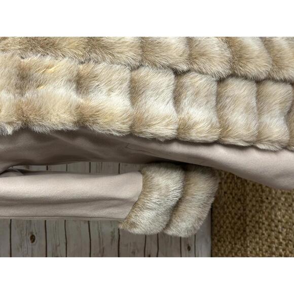 *SOLD* Vintage Albert Nipon quiet luxury cream lambwool w/ faux fur trim coat - Picture 6 of 8